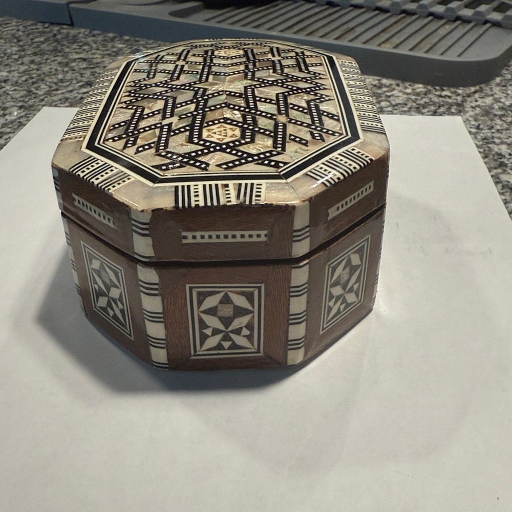 Intricate Geometric Inlay Box - Picture 4 of 8